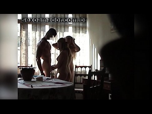 ❤️ Els amics sexuals conviden un home gegant i un trio amb ell ☑ Fota al porno ca.josporn-com.ru